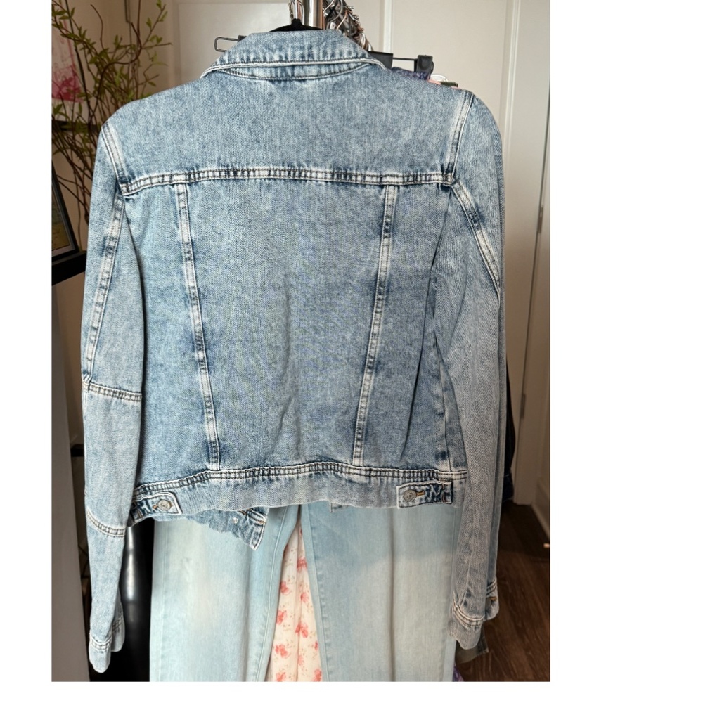 Free People Light Wash Denim Jean Jacket - Picture 14 of 15